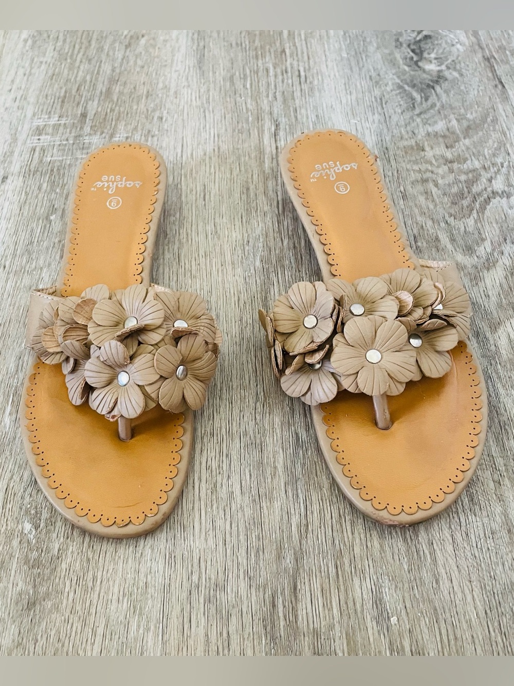 Sophie Sue Women’s Tan Floral Flip Flop Sandals Boho Summer Slip On